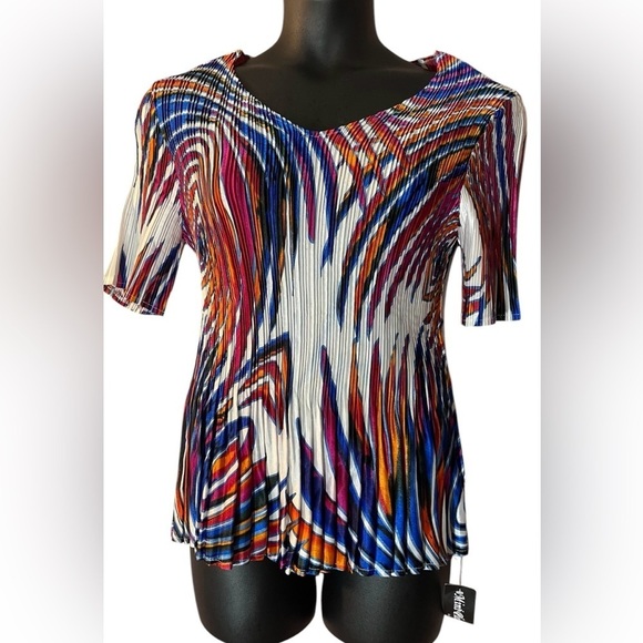 NWT Colorful artsy Pleated Stretchy Top beautiful  short sleeve M/L - Picture 1 of 10